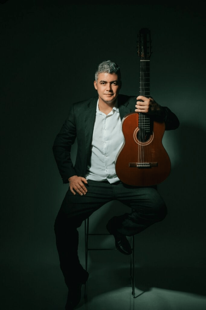 APÓS TEMPORADA DE SUCESSO NA EUROPA, SÃO PAULO SERÁ PALCO DO SHOW DO VIOLONISTA JULIO&nbsp;LEMOS