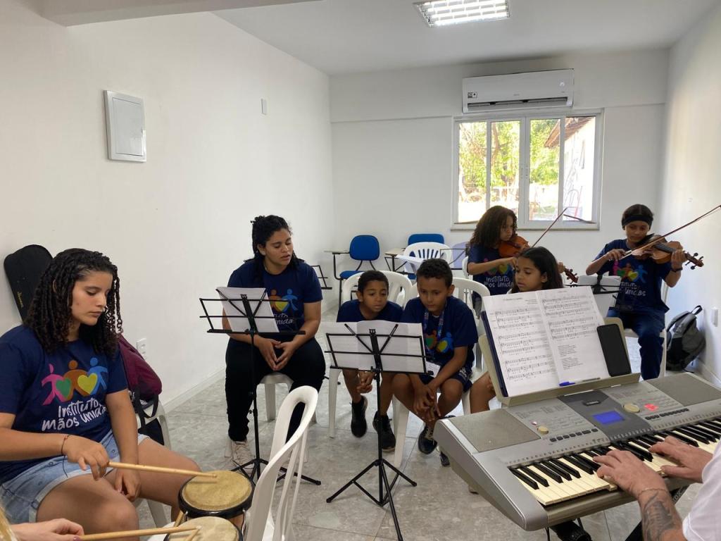 O projeto Música Para Crescer contempla diretamente 20 alunos adolescentes que estudam em escolas&nbsp;públicas.