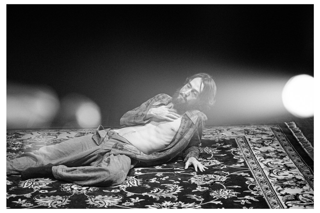 Angel Ferreira faz ultimas semanas da temporada da peça “Sidarta” no Teatro Poeirinha, em&nbsp;Botafogo