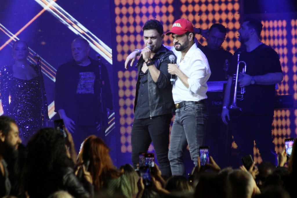 Zezé Di Camargo & Luciano encantam o Qualistage com show histórico, casa lotada e demonstração de humildade e&nbsp;carinho