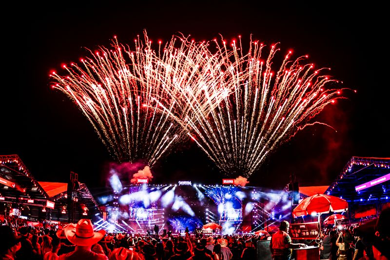 Jaguariúna Rodeo Festival reúne Gabriel Medina, Gkay, Gustavo Tubarão e mais de 40 mil pessoas em uma única&nbsp;noite