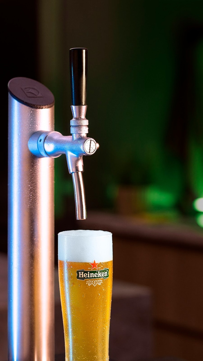 Fernanda Paes Leme abriu as portas de sua residência para nova campanha publicitária da Heineken® e ElectroluxA Casa Figa, da atriz e apresentadora, foi palco da nova campanha e recebe os vencedores da promoção Celebrity House com Electrolux Home Bar, uma collab entre as marcas .