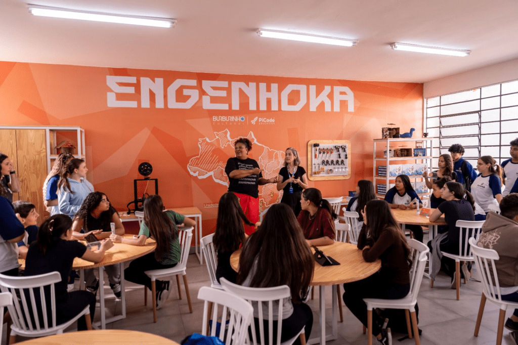Alunos de escola pública de Curitiba aprendem a construir robôs em aulas do projeto&nbsp;Engenhoka