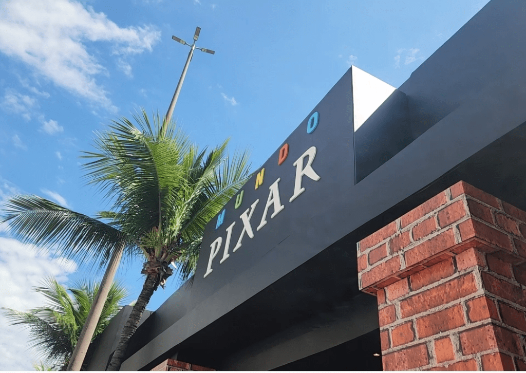 A Magia está de Volta: Mundo Pixar Estreia Temporada no BarraShopping com Cenários Inéditos