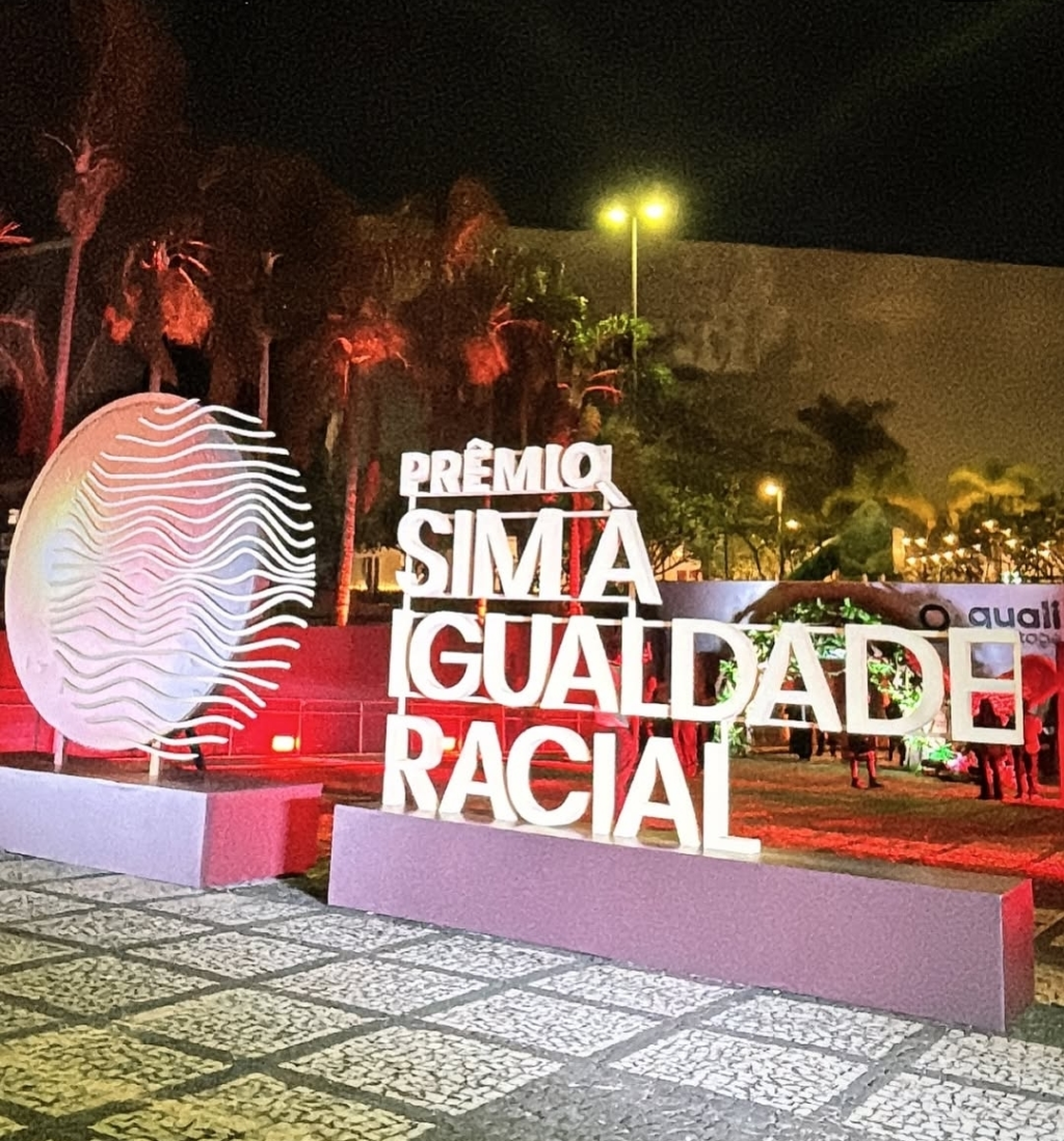 Prêmio Sim à Igualdade Racial reúne celebridades, emoção e representatividade no&nbsp;Qualistage