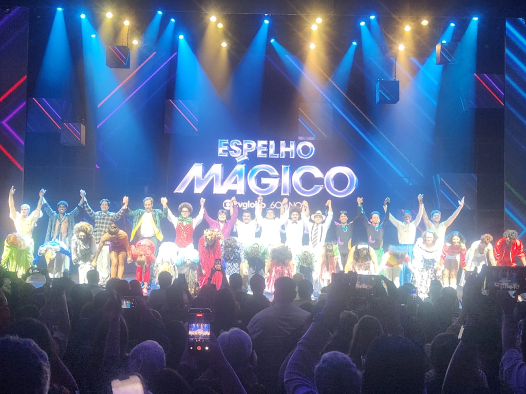 CASA LOTADA E EMOÇÃO À FLOR DA PELE: ‘ESPELHO MÁGICO’ ESTREIA COM SUCESSO ABSOLUTO NO TEATRO&nbsp;RIACHUELO