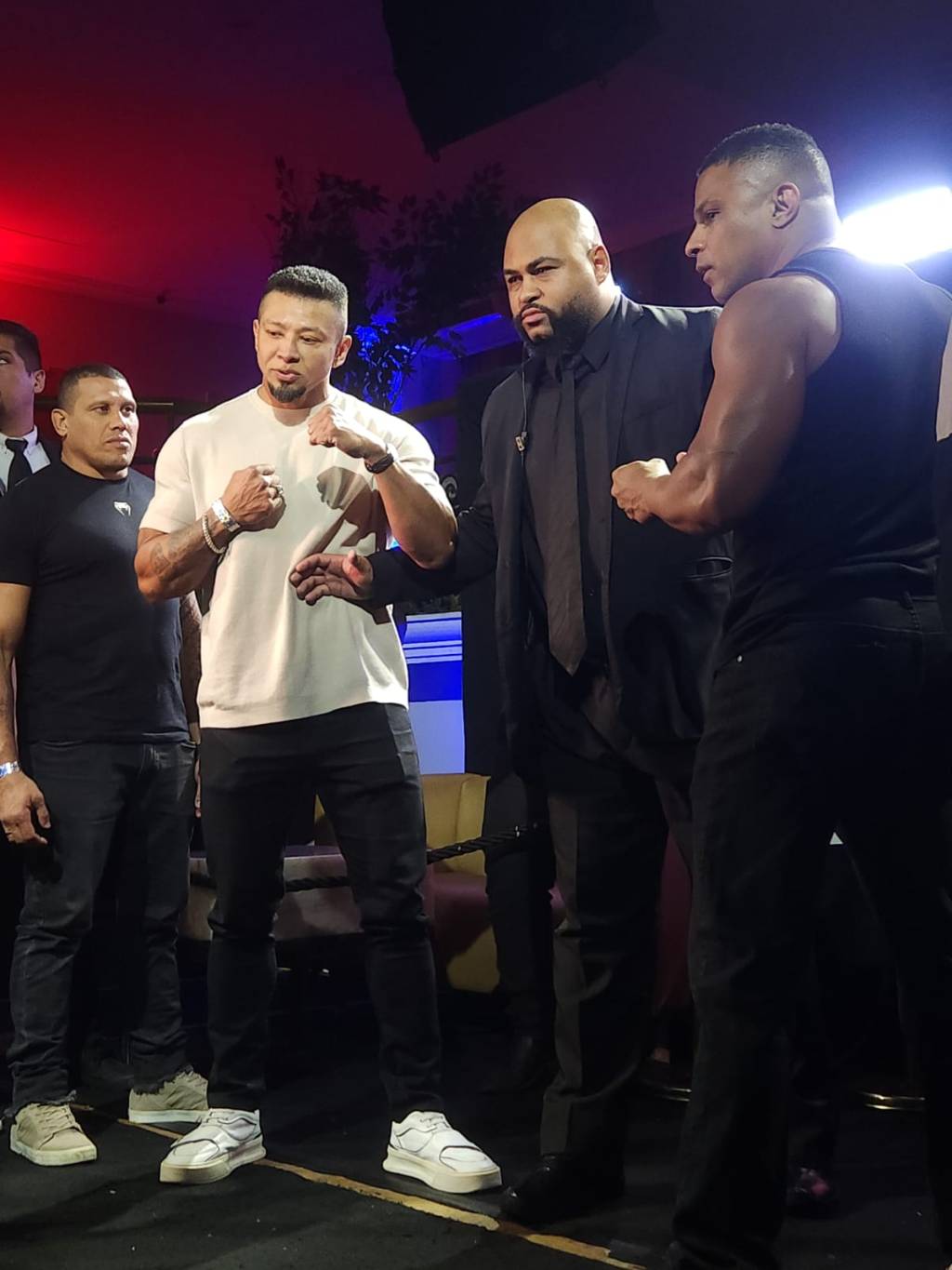 Clima Quente: Encarada entre Agles Steib e Gilsão na Boate Vitrine divide atenções antes do Fight Music Show
