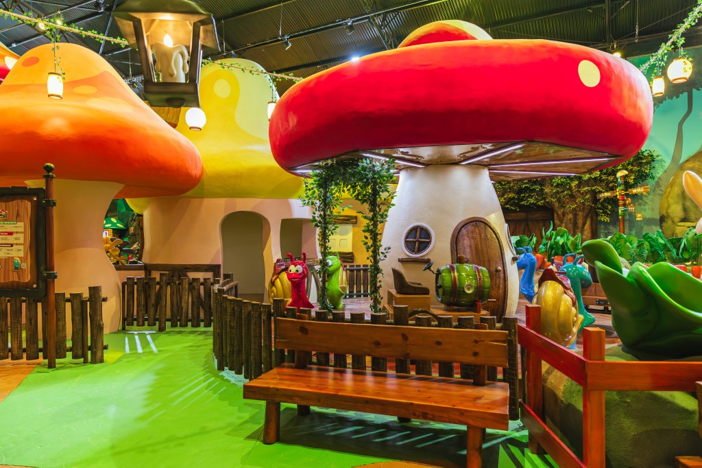 Vila dos Smurfs Park: São Paulo ganha o primeiro parque 100% temático dos Smurfs do mundo!