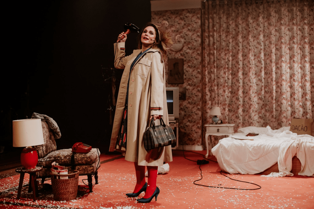 Aline Fanju faz estreia paulistana de seu solo Paixão Simples, a partir do romance de Annie Ernaux, no Sesc Santana, dia 28 de agosto